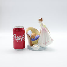 将图片加载到图库查看器,HN2871 Beat You To It - Vintage Porcelain Figurine by Royal Doulton, circa 1980 (Item# P-7636)-Timeless Gallery