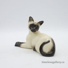 Load image into Gallery viewer, #1558 Siamese Cat - Vintage Porcelain Figurine by Royal Doulton, before 1990 (Item# P-4352)-Timeless Gallery