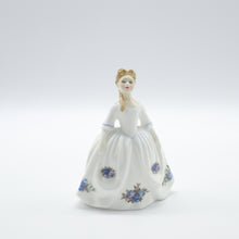 将图片加载到图库查看器,HN3482 Old Country Roses - Vintage Porcelain Figurine by Royal Doulton, circa 1994 (Item# P-6553)-Timeless Gallery