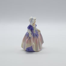 将图片加载到图库查看器,HN Series Figurine by Royal Doulton
