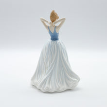 将图片加载到图库查看器,HN4329 Finishing Touch - Porcelain Figurine by Royal Doulton, dated 2004 (Item# P-9118)-Timeless Gallery