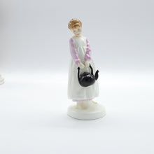 将图片加载到图库查看器,HN3021 Polly Put The Kettle On - Vintage Porcelain Figurine by Royal Doulton, circa 1984 (Item# P-5522)-Timeless Gallery