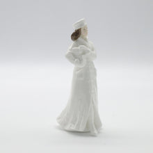 将图片加载到图库查看器,HN4084 Noel - Special Edition - Porcelain Figurine by Royal Doulton, circa 2000 (Item# P-2504)-Timeless Gallery