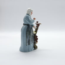 将图片加载到图库查看器,HN2783 Good Friends - Vintage Porcelain Figurine by Royal Doulton, circa 1985 (Item# P-9907)-Timeless Gallery