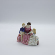 将图片加载到图库查看器,Fine Bone China Figurine by Royal Doulton