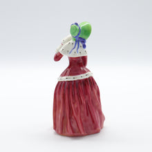将图片加载到图库查看器,HN1992 Christmas Morn - Vintage Porcelain Figurine by Royal Doulton, circa 1977 (Item# P-4388)-Timeless Gallery
