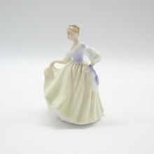 将图片加载到图库查看器,Peggy Davies figurine by RD