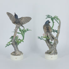 Load image into Gallery viewer, Vintage bird figurine