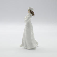 将图片加载到图库查看器,HN4084 Noel - Special Edition - Porcelain Figurine by Royal Doulton, circa 2000 (Item# P-2504)-Timeless Gallery