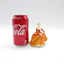 将图片加载到图库查看器,Peggy Davies figurine by RD