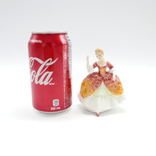 将图片加载到图库查看器,HN Series Figurine by Royal Doulton