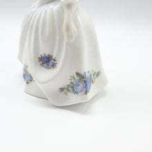 将图片加载到图库查看器,HN3482 Old Country Roses - Vintage Porcelain Figurine by Royal Doulton, circa 1994 (Item# P-6553)-Timeless Gallery