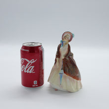 将图片加载到图库查看器,Handmade and hand painted porcelain figurine