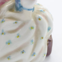 将图片加载到图库查看器,Handmade and hand painted porcelain figurine