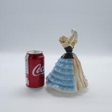 将图片加载到图库查看器,HN2952 Susan - Vintage Porcelain Figurine by Royal Doulton, circa 1990 (Item# P-1773)-Timeless Gallery