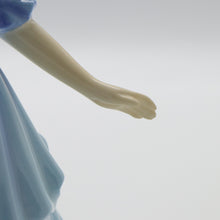 将图片加载到图库查看器,HN5622 Kathy - Porcelain Figurine by Royal Doulton, circa 2013 (Item# P-7789)-Timeless Gallery