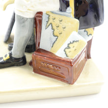将图片加载到图库查看器,HN2889 Captain Cook - Rare - Vintage Porcelain Figurine by Royal Doulton, circa 1980 (Item# P-6807)-Timeless Gallery
