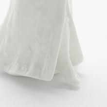 将图片加载到图库查看器,HN4084 Noel - Special Edition - Porcelain Figurine by Royal Doulton, circa 2000 (Item# P-2504)-Timeless Gallery