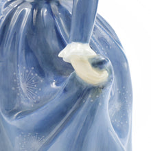将图片加载到图库查看器,HN2334 Fragrance - Vintage Porcelain Figurine by Royal Doulton, circa 1970 (Item# P-5602)-Timeless Gallery