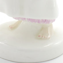 将图片加载到图库查看器,HN3021 Polly Put The Kettle On - Vintage Porcelain Figurine by Royal Doulton, circa 1984 (Item# P-5522)-Timeless Gallery