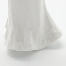 将图片加载到图库查看器,HN4084 Noel - Special Edition - Porcelain Figurine by Royal Doulton, circa 2000 (Item# P-2504)-Timeless Gallery