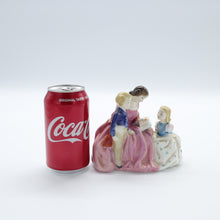 将图片加载到图库查看器,Vintage Royal Doulton Figurine, HN2059