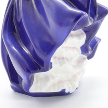 将图片加载到图库查看器,HN3735 Top O’ The Hill - Rare Colourway Limited Edition - Vintage Porcelain Figurine by Royal Doulton, dated 1997 (Item# P-7100)-Timeless Gallery