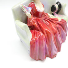将图片加载到图库查看器,HN1298 Sweet and Twenty - classic - Vintage Porcelain Figurine by Royal Doulton, circa 1945 (Item# P-9729)-Timeless Gallery
