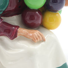 将图片加载到图库查看器,HN1315 Old Balloon Seller - Classic - Vintage Porcelain Figurine by Royal Doulton, circa 1960 (Item# P-4530)-Timeless Gallery