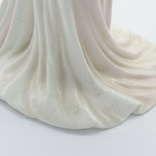 将图片加载到图库查看器,HN1600 Bride - Rare - Vintage Porcelain Figurine by Royal Doulton, circa 1940 (Item# P-8281)-Timeless Gallery