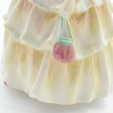 将图片加载到图库查看器,HN1621 Irene - Popular - Vintage Porcelain Figurine by Royal Doulton, circa 1940 (Item# P-9234)-Timeless Gallery