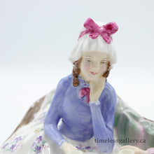 将图片加载到图库查看器,HN1747 Afternoon Tea - Popular - Vintage Porcelain Figurine by Royal Doulton, circa 1950 (Item# P-2885)-Timeless Gallery