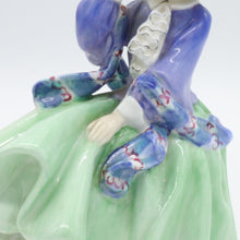 将图片加载到图库查看器,HN1833 Top O’ The Hill - Classic - Vintage Porcelain Figurine by Royal Doulton, circa 1960 (Item# P-9080)-Timeless Gallery
