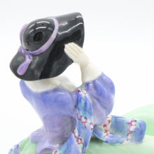 将图片加载到图库查看器,HN1833 Top O’ The Hill - Classic - Vintage Porcelain Figurine by Royal Doulton, circa 1960 (Item# P-9080)-Timeless Gallery