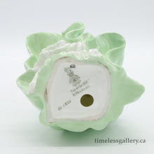 将图片加载到图库查看器,HN1833 Top O’ The Hill - Vintage Porcelain Figurine by Royal Doulton, circa 1950 (Item# P-7232)-Timeless Gallery