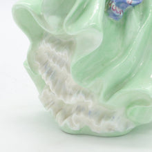将图片加载到图库查看器,HN1833 Top O’ The Hill - Classic - Vintage Porcelain Figurine by Royal Doulton, circa 1960 (Item# P-9080)-Timeless Gallery