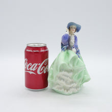 将图片加载到图库查看器,HN1833 Top O’ The Hill - Classic - Vintage Porcelain Figurine by Royal Doulton, circa 1960 (Item# P-9080)-Timeless Gallery