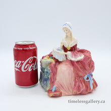 将图片加载到图库查看器,HN1901 Penelope - Popular - Vintage Porcelain Figurine by Royal Doulton, circa 1950 (Item# P-3550)-Timeless Gallery