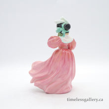 将图片加载到图库查看器,HN1928 Marguerite - Popular - Vintage Porcelain Figurine by Royal Doulton, circa 1950 (Item# P-3045)-Timeless Gallery