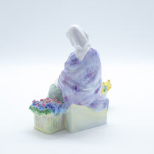 Load image into Gallery viewer, HN2031 Granny’s Heritage - Classic - Vintage Porcelain Figurine by Royal Doulton, circa 1950 (Item# P-5995)-Timeless Gallery