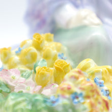 Load image into Gallery viewer, HN2031 Granny’s Heritage - Classic - Vintage Porcelain Figurine by Royal Doulton, circa 1950 (Item# P-5995)-Timeless Gallery