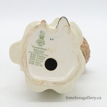 Load image into Gallery viewer, HN2052 Grandma - Vintage Porcelain Figurine by Royal Doulton, circa 1955 (Item# P-3491)-Timeless Gallery