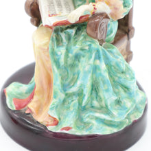 将图片加载到图库查看器,HN2055 Leisure Hour - Popular - Vintage Porcelain Figurine by Royal Doulton, circa 1960 (Item# P-9458)-Timeless Gallery
