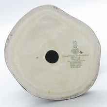 Load image into Gallery viewer, HN2118 Good King Wenceslas - Vintage Porcelain Figurine by Royal Doulton, circa 1960 (Item# P-8837)-Timeless Gallery