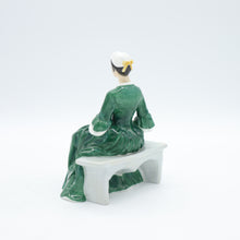 将图片加载到图库查看器,HN2228 A Lady from Williamsburg - Vintage Porcelain Figurine by Royal Doulton, circa 1970 (Item# P-8192)-Timeless Gallery