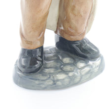 将图片加载到图库查看器,HN2244 Newsboy - Rare - Vintage Porcelain Figurine by Royal Doulton, circa 1960 (Item# P-4455)-Timeless Gallery