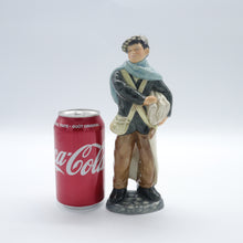 将图片加载到图库查看器,HN2244 Newsboy - Rare - Vintage Porcelain Figurine by Royal Doulton, circa 1960 (Item# P-4455)-Timeless Gallery
