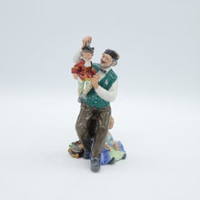 将图片加载到图库查看器,HN2253 Puppetmaker - Vintage Porcelain Figurine by Royal Doulton, circa 1965 (Item# P-7901)-Timeless Gallery
