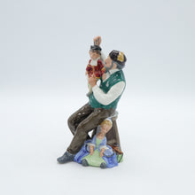 将图片加载到图库查看器,HN2253 Puppetmaker - Vintage Porcelain Figurine by Royal Doulton, circa 1965 (Item# P-7901)-Timeless Gallery