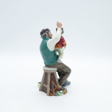 将图片加载到图库查看器,HN2253 Puppetmaker - Vintage Porcelain Figurine by Royal Doulton, circa 1965 (Item# P-7901)-Timeless Gallery